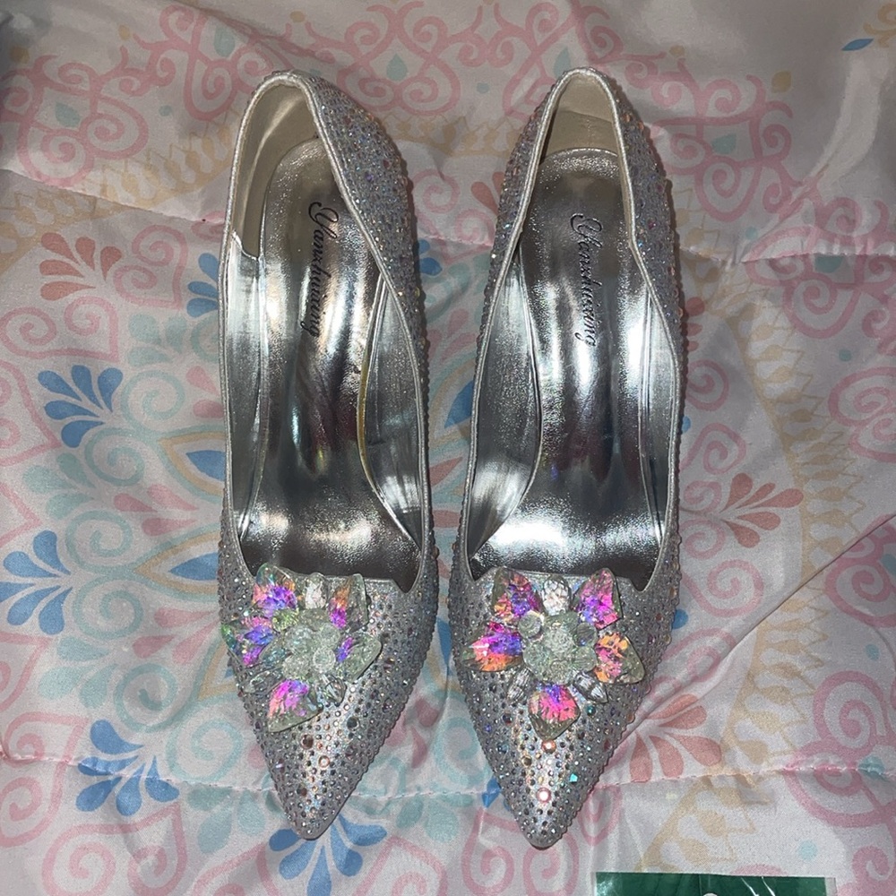 NWOT Rhinestone and Crystal Pumps!